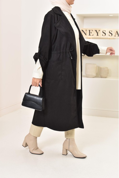 Long trench en daim élégant et classe pour femme musulmane.