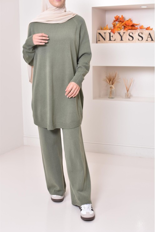 2-piece sweater and palazzo set in soft knit ideal for winter