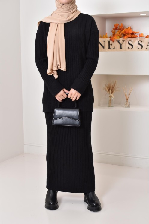 2-piece sweater and long knit skirt set, ideal for winter
