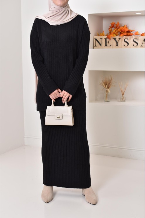 2-piece sweater and long knit skirt set, ideal for winter