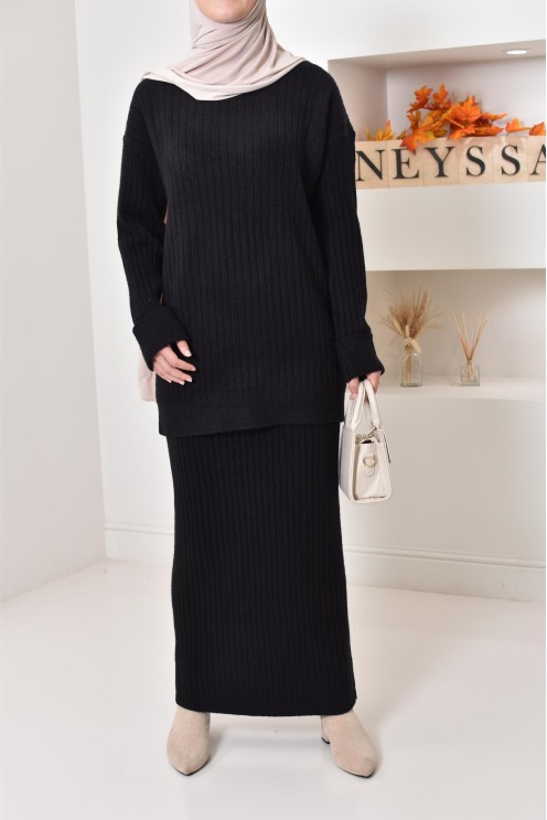 2-piece sweater and long knit skirt set, ideal for winter