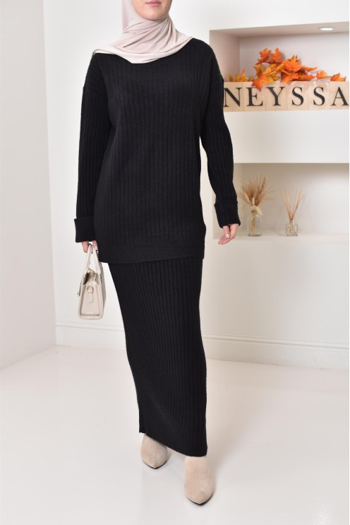 2-piece sweater and long knit skirt set, ideal for winter