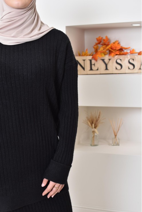 2-piece sweater and long knit skirt set, ideal for winter