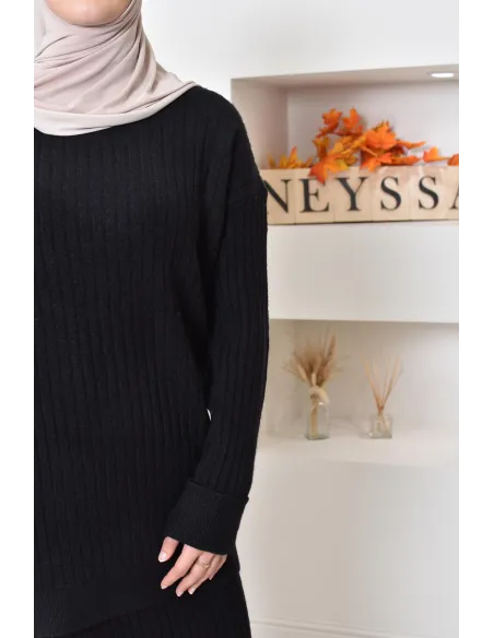 2-piece sweater and long knit skirt set, ideal for winter