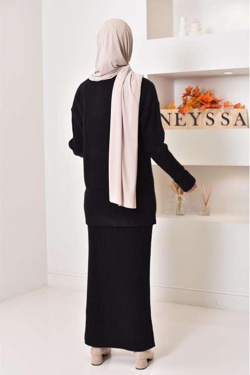 2-piece sweater and long knit skirt set, ideal for winter