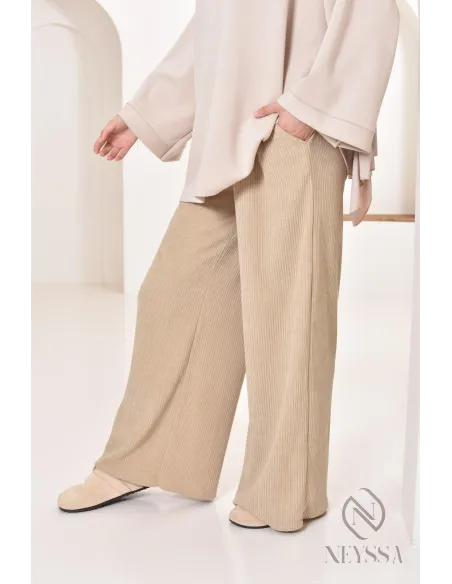 Damen-Cordhose, schön warm für den Winter, lockerer Schnitt.
