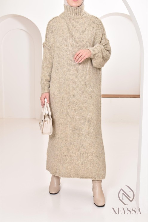 Strickkleid Pullover für den Winter, bescheidene Look-Idee für Hijabi.