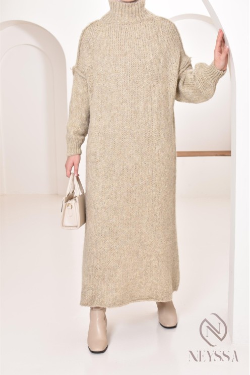 Strickkleid Pullover für den Winter, bescheidene Look-Idee für Hijabi.