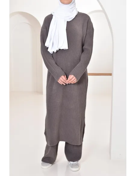 Zweiteiliges Set aus langem Pullover und Hose aus Maschenware verschleierte Frau Winter