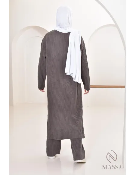 Zweiteiliges Set aus langem Pullover und Hose aus Maschenware verschleierte Frau Winter