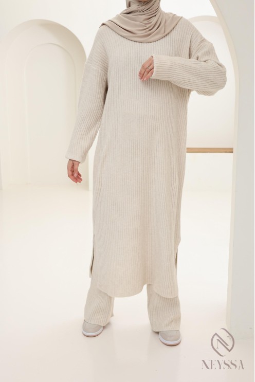 Zweiteiliges Set aus langem Pullover und Hose aus Maschenware verschleierte Frau Winter