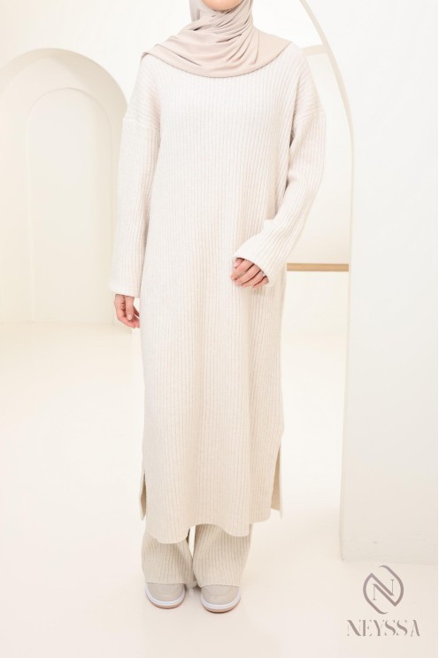 Zweiteiliges Set aus langem Pullover und Hose aus Maschenware verschleierte Frau Winter