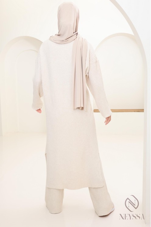 Zweiteiliges Set aus langem Pullover und Hose aus Maschenware verschleierte Frau Winter