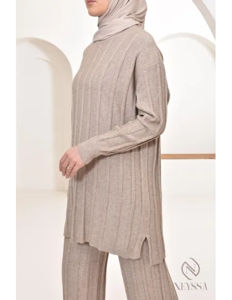 Veiled woman long tunic with wide pants set
