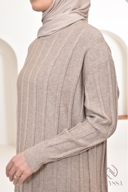 Veiled woman long tunic with wide pants set