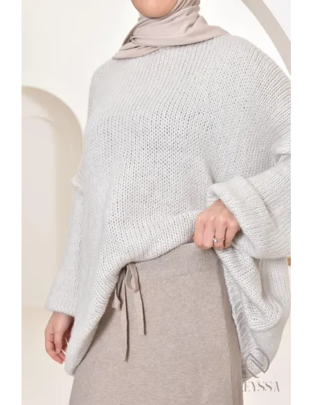Jupe évasée en maille longue pour l'hiver, idée de look hiver hijabi