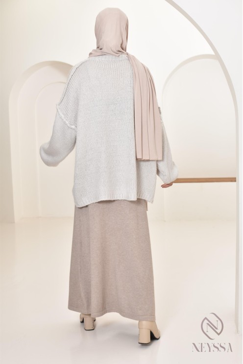 Long knit flared skirt for winter, hijabi winter look idea