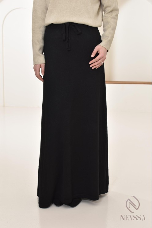 Ausgestellter langer Strickrock für den Winter, Hijabi-Winterlook