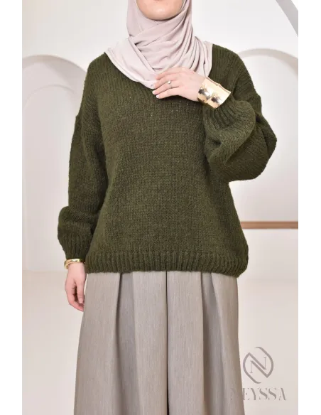 Modest and trendy women's knit sweater, winter hijabi outfits idea
