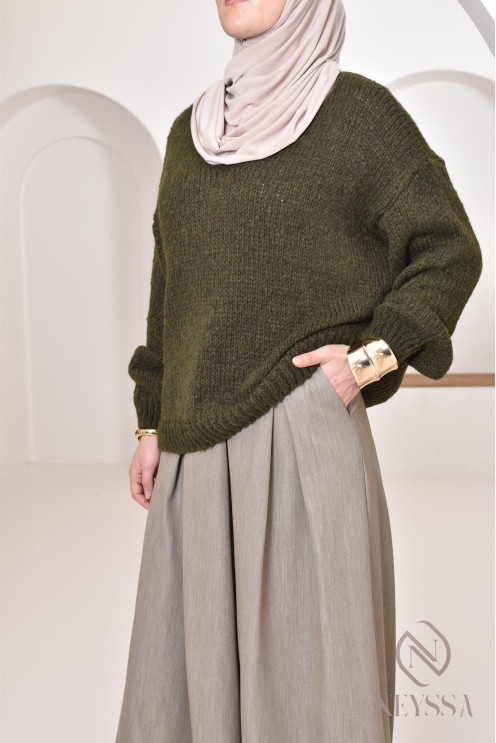 Bescheidener und trendiger Damenpullover aus Strick, Hijabi