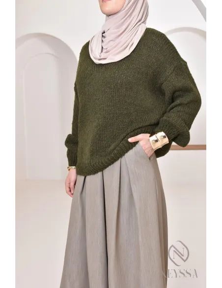 Modest and trendy women's knit sweater, winter hijabi outfits idea
