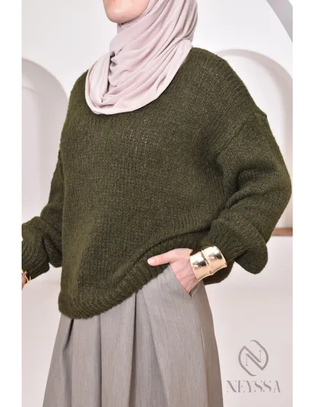 Bescheidener und trendiger Damenpullover aus Strick, Hijabi