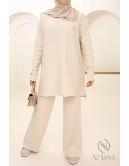 Women's beige woven hijabi set, winter 2024 look