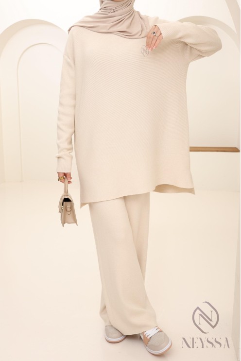 Women's beige woven hijabi set, winter 2024 look