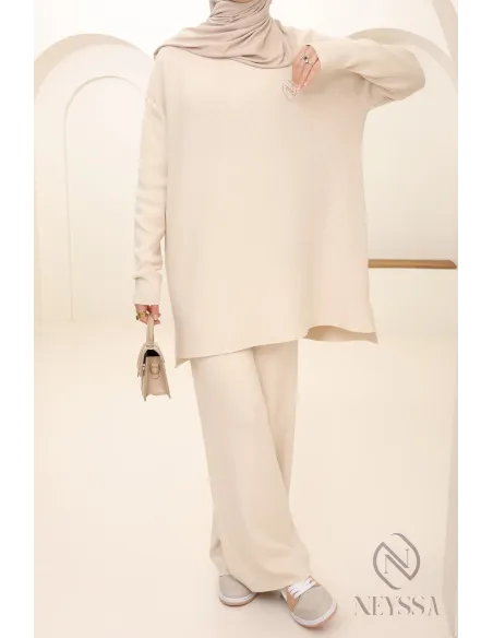 Women's beige woven hijabi set, winter 2024 look