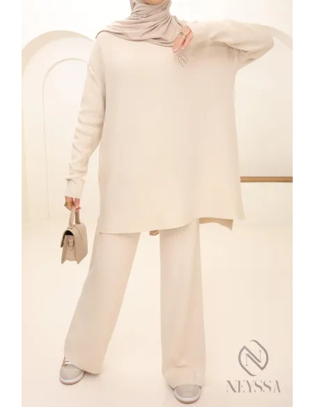 Women's beige woven hijabi set, winter 2024 look