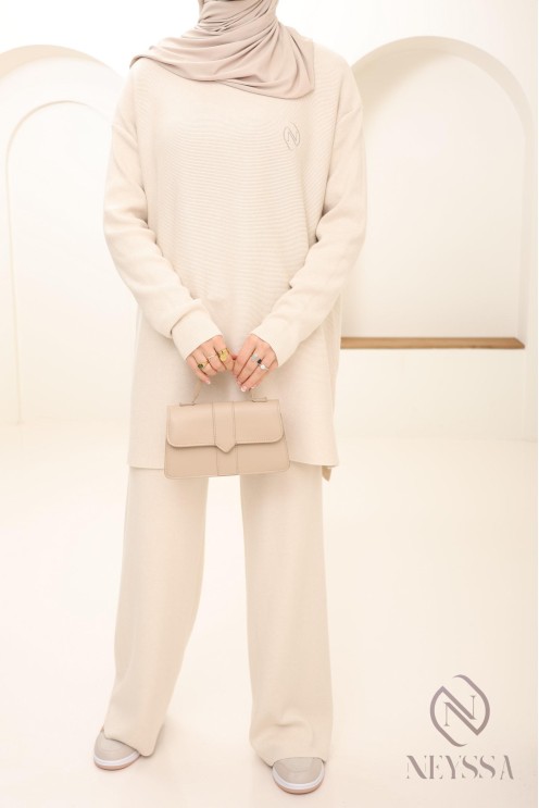 Women's beige woven hijabi set, winter 2024 look