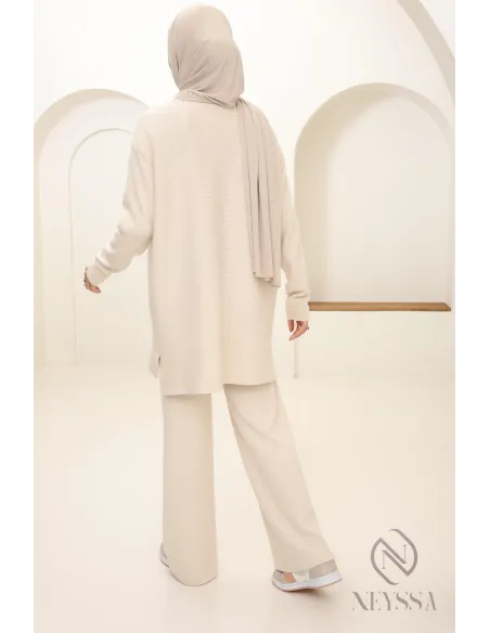 Ensemble femme maille tissée beige pour hijabi, look hiver 2024