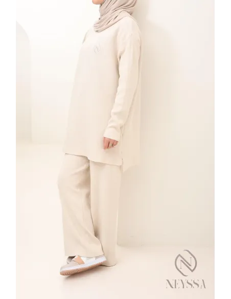 Women's beige woven hijabi set, winter 2024 look