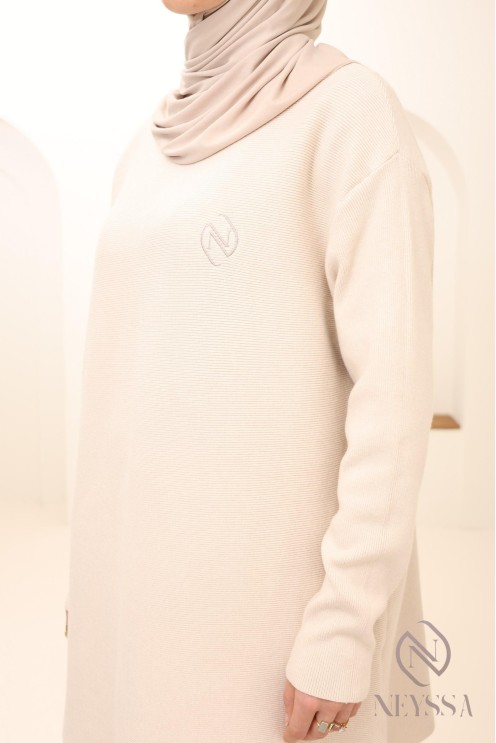 Beigefarbenes Ensemble aus gewebter Maschenware für Hijabi