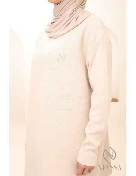 Women's beige woven hijabi set, winter 2024 look