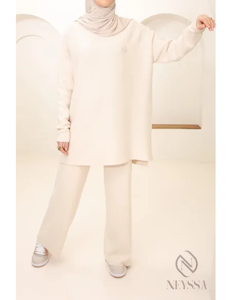 Women's beige woven hijabi set, winter 2024 look