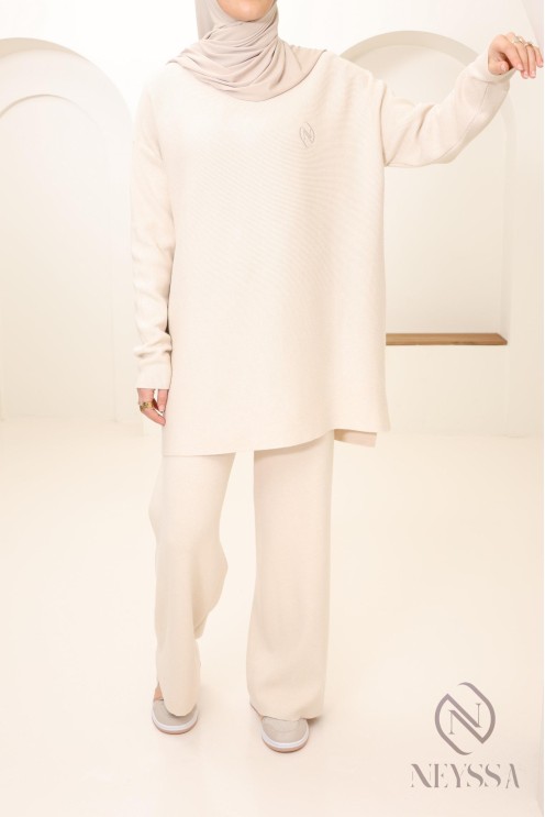 Ensemble femme maille tissée beige pour hijabi, look hiver 2024