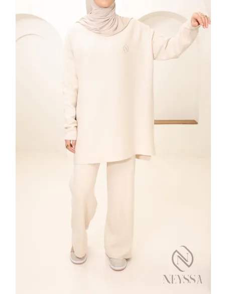 Women's beige woven hijabi set, winter 2024 look