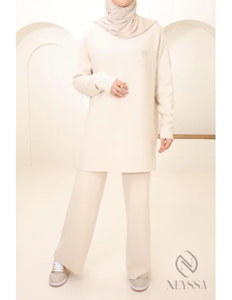 Women's beige woven hijabi set, winter 2024 look