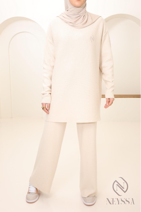 Women's beige woven hijabi set, winter 2024 look