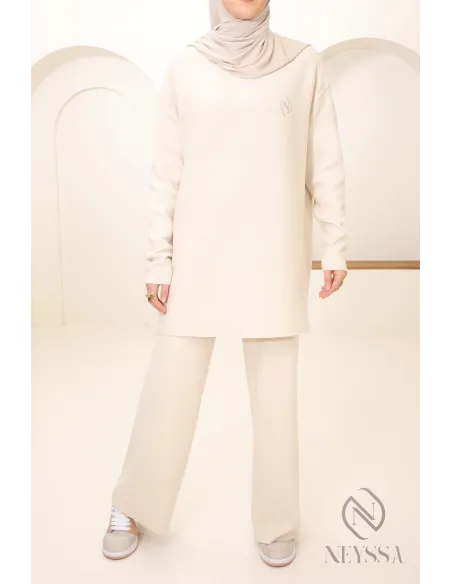 Women's beige woven hijabi set, winter 2024 look