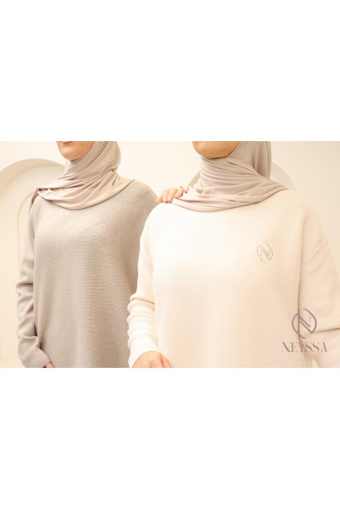 Women's beige woven hijabi set, winter 2024 look