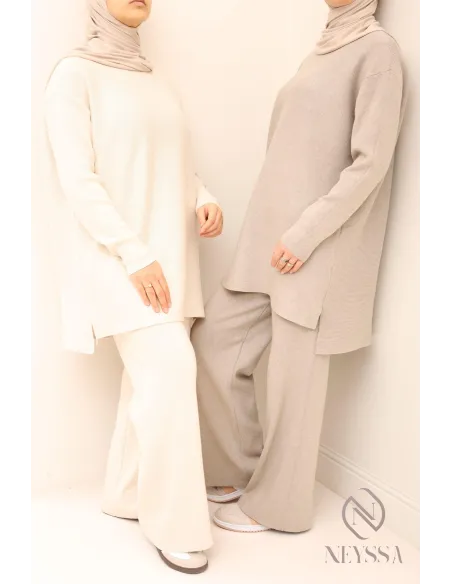Women's beige woven hijabi set, winter 2024 look