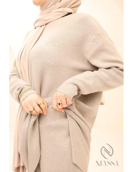 Taupefarbenes Ensemble aus gewebter Maschenware für Damen by Neyssa confection