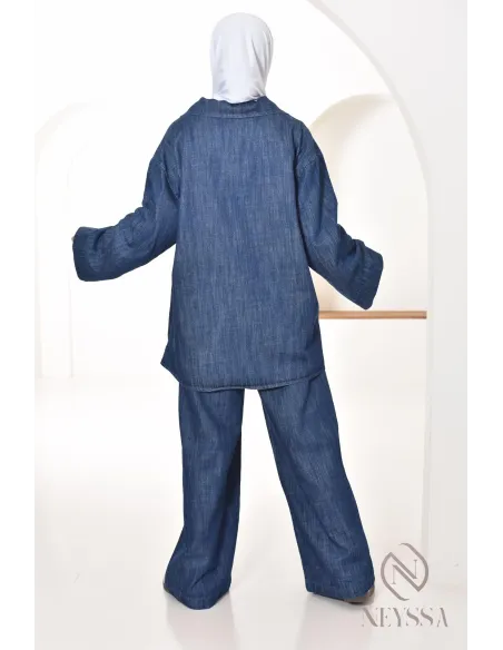 Damen-Ensemble aus Hemd und Hose mit Jeans-Effekt, bescheidener Look.