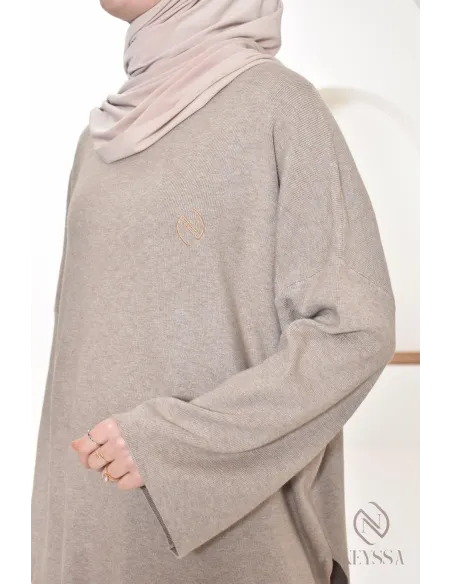 Damen-Ensemble aus gewebter Maschenware, eine Neyssa-Konfektion.