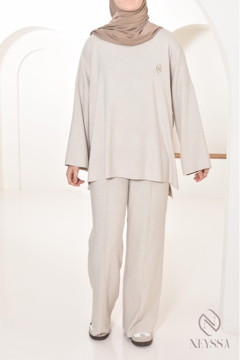 beigefarbenes Ensemble aus gewebter Masche Hijabi Outfit modeste Neyssa Confection