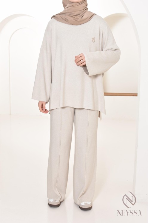 beigefarbenes Ensemble aus gewebter Masche Hijabi Outfit modeste Neyssa Confection