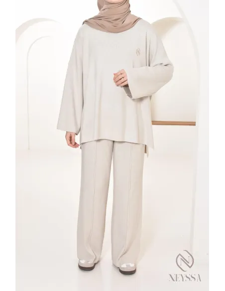 beigefarbenes Ensemble aus gewebter Masche Hijabi Outfit modeste Neyssa Confection