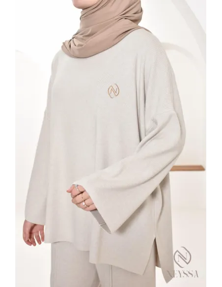 beigefarbenes Ensemble aus gewebter Masche Hijabi Outfit modeste Neyssa Confection